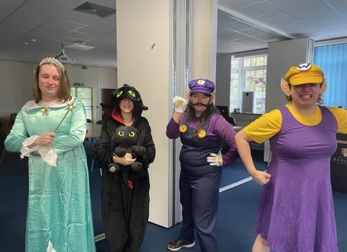 our 4 cosplayers: Rosalina, Toothless, Waluigi and Wario, all posing for the camera!