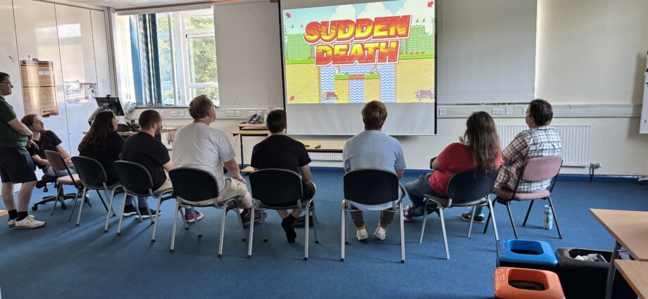 8 player Smash on the big screen - Sudden Death!